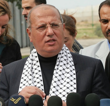 الخضري: فتح المعابر التجارية دون قيود هو الحل الوحيد